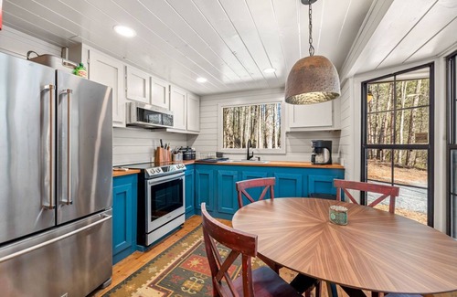 Dahlonega Cabina | River Cabin in ON the Water with Firepit