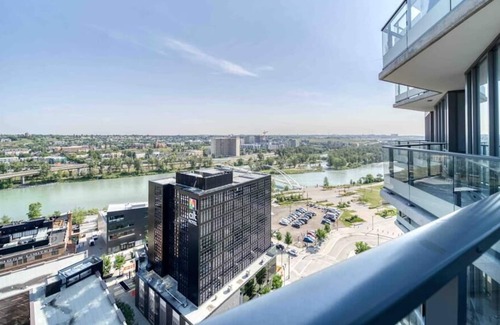 Bridgeland Condominio | River & Calgary Tower Views from High Rise Condo
