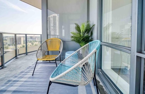 Bridgeland Condominio | River & Calgary Tower Views from High Rise Condo