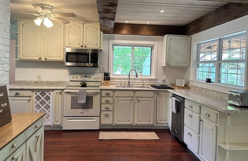 Bakerton Otro | River Chase - Historic Farmhouse on the Potomac!