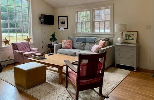 Claryville Casa | River Cottage - Cheerful cottage on a River