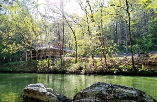 Dahlonega Cabaña | River Cottage ON THE WATER! 15 acres w/ waterfall!