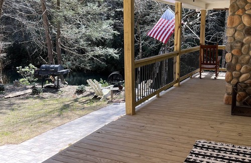 Dahlonega Cabaña | River Cottage ON THE WATER! 15 acres w/ waterfall!