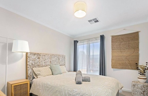 Seymour Casa | River Dais Summary: L