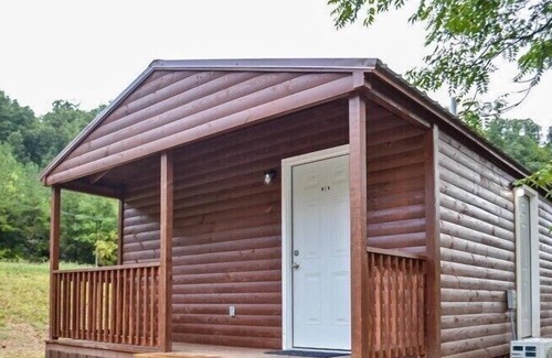Harrogate Cabina | River Forge Cabin 51 - Cozy and Rustic 1 Bedroom Cabin - Creek Front