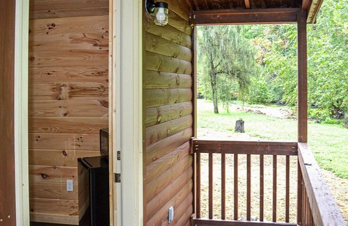 Harrogate Cabina | River Forge Cabin 54 - Cozy and Rustic 1 Bedroom Cabin - Creek Front