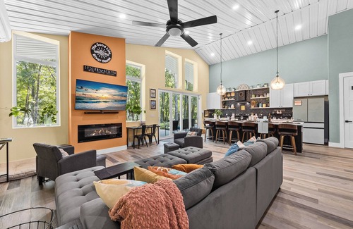High Springs Casa | River Front Barndo- 30 mins to UF and UF Health Shands