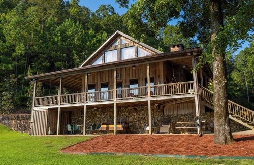 Dadeville Cabina | River Front Cabin - Fish, Kayak, Relax 40 min. to Auburn, 1 hr. to Talladega