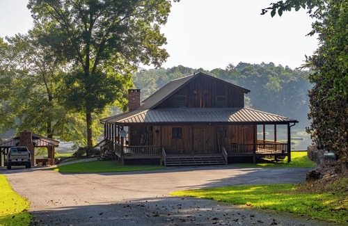 Dadeville Cabina | River Front Cabin - Fish, Kayak, Relax 40 min. to Auburn, 1 hr. to Talladega