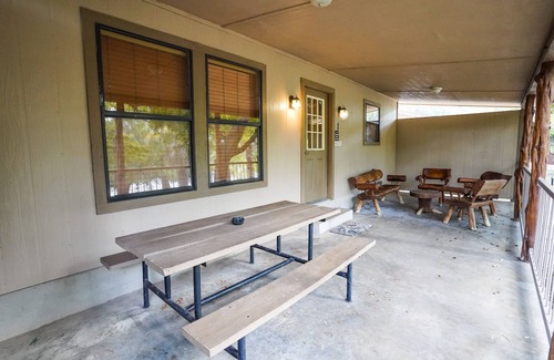 Sabinal Cabina | River Front cabin with access to shared pool!