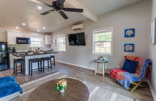 Albany Casa | River front comfort at Lucinda's Cabin