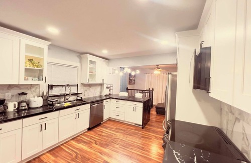 Tukwila Cabaña | River-front Cottage house - Salmon Fishing at front door & All other attractions