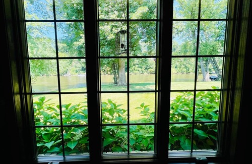 Benton Harbor Casa | River front fully furnished 4 bedroom homen