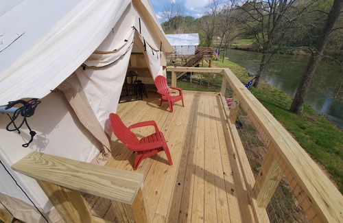 Bakersville Casa | River Front Glamping- Rusty's Roost River Camp- Black Bear Tent