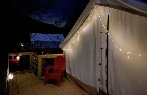 Bakersville Casa | River Front Glamping- Rusty's Roost River Camp- Black Bear Tent