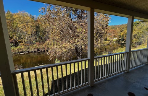 Cullowhee Casa | River Front Home Nestled in the Smokey Mountains