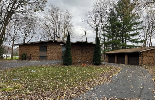 Benton Harbor Casa | River Front Home