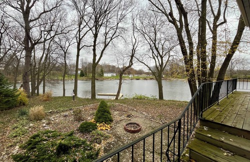 Benton Harbor Casa | River Front Home