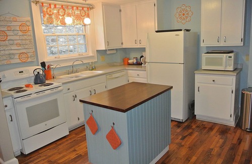 Hot Springs Cabaña | Casa frente al río, accesible hasta Hot Springs Spa y el centro - Red Bridge Cottage