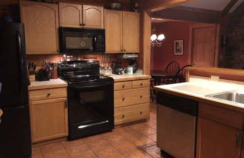 Rutherfordton Cabina | River front log home a 3 millas del Tryon Equestrian Center, comunidad cerrada