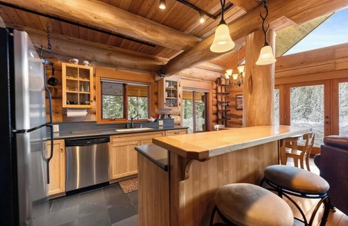 Mazama Cabina | River Front | Mountain Ski Cabin