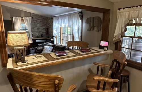 Lake Luzerne-Hadley Cabina | River Front Private Adirondacks Log Cabin