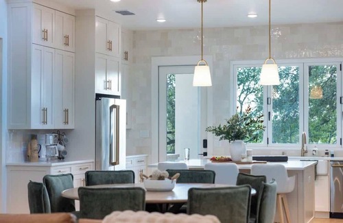 Gruene Casa | River Front Putting Green King Beds Gruene Retreat
