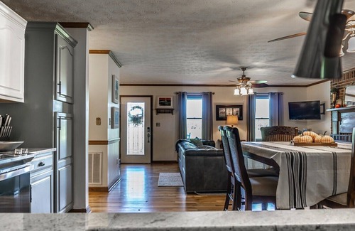 Elizabethton Casa | ** NUEVO LISTADO ** Casa frente al río con 60 pies de acceso privado al agua