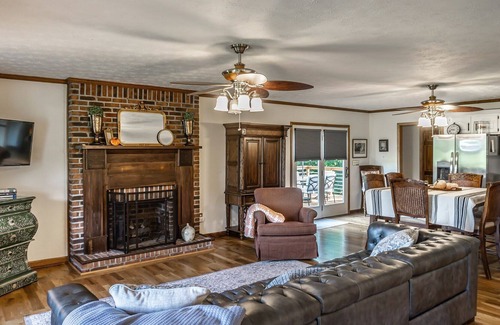 Elizabethton Casa | ** NUEVO LISTADO ** Casa frente al río con 60 pies de acceso privado al agua