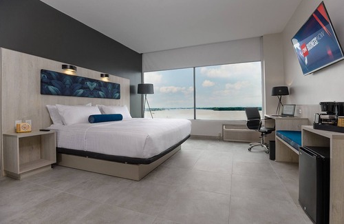 Guayaquil Hotel | River Garden Hotel & Suites