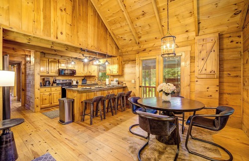 Suches Cabina | River Haven - Elegant Cabin Tucked Away on the Toccoa River