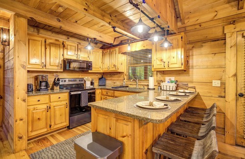 Suches Cabina | River Haven - Elegant Cabin Tucked Away on the Toccoa River