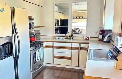 Guerneville Casa | River Haven: Hot Tub, Outdoor Lounge, Walk to Beach