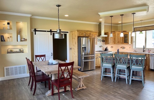 Florence Casa | River House-4 Bedroom 2.5 Bath