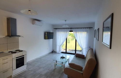 Hodbina Apartamento | River House Buna