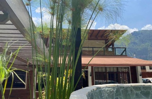 Baños de Agua Santa Casa | River House II