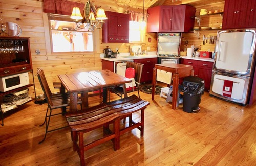 Kingfield Cabina | River House- Open Concept Cabin Sleeps 7-10 near Sugarloaf