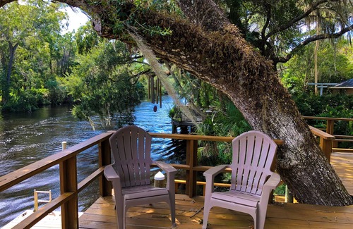 Crystal River Casa | Cubierta / muelle de varios niveles con vista al pintoresco río Withlacoochee