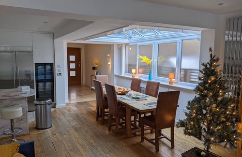 Richmond-upon-Thames Casa | Casa en el río con piscina climatizada, estacionamiento y jardín