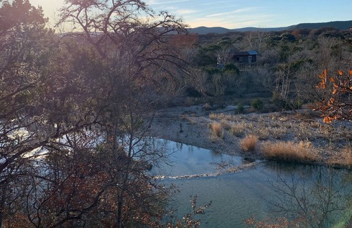 Leakey Casa | ¡EL RÍO ES TU PATIO!