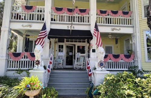Holly Hill Cama Y Desayuno | River Lily Inn Bed and Breakfast