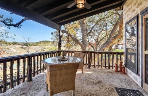 Wimberley Cabina | River Lodge- Llano Suite