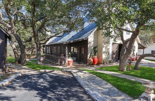 Wimberley Cabina | River Lodge- Llano Suite
