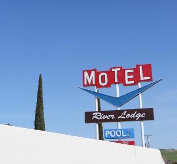 Paso Robles Hotel | River Lodge Paso - 21 & Over Pool