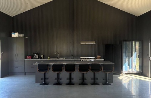 Torrumbarry Casa | River lodge private retreat. Murray River at your Doorstep 25min from Echuca .