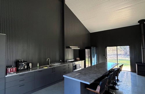 Torrumbarry Casa | River lodge private retreat. Murray River at your Doorstep 25min from Echuca .