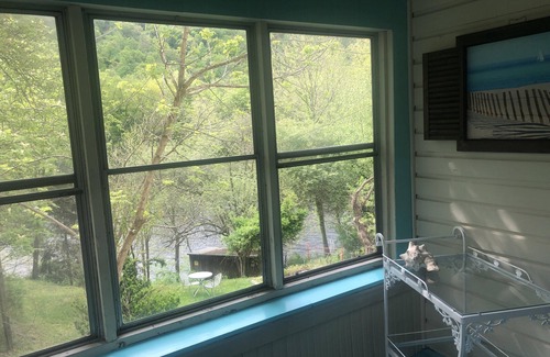 Rowlesburg Casa | River Lover's and Fisherman's getaway! Come see Wild and Wonderful WV.