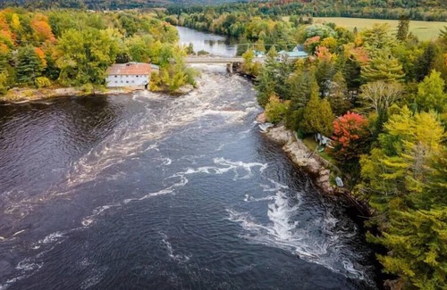 Brebeuf Chalet De Esquí | River'N Beach - chalet moderne sur rivière + spa!