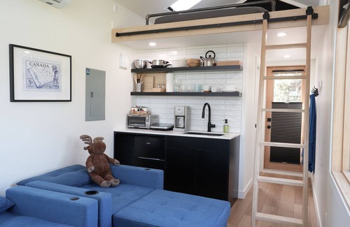 Rocky Mountain House Cabina | River North HardTop: modern, decked-out cabin w/private sauna, & river view