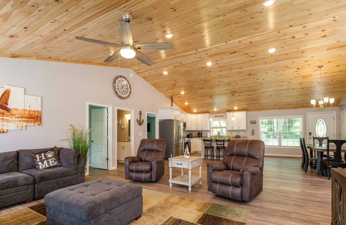 Elkton Casa | River Oasis- Enjoy this River Front property- 20 min. from Massanutten Resort